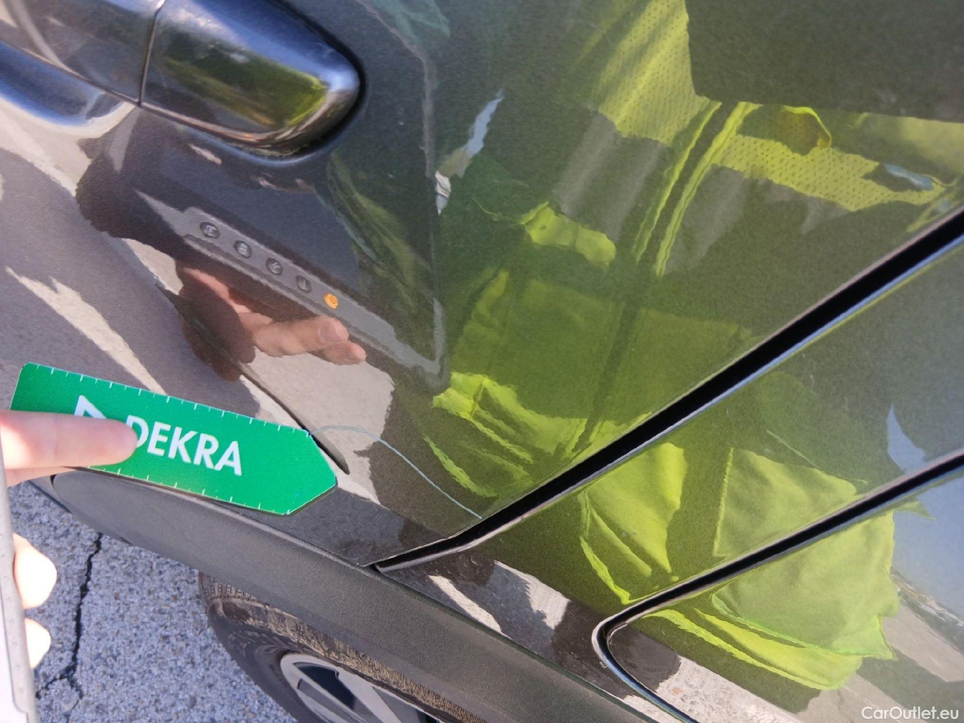  Peugeot  2008 PEUGEOT  / 2019 / 5P / todoterreno Active BlueHDI 81kW (110CV) #18