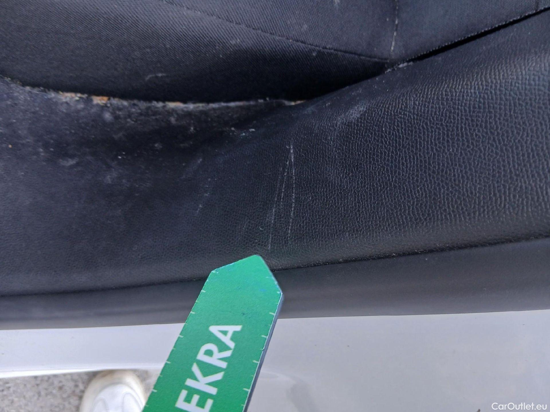  Peugeot  2008 PEUGEOT  / 2019 / 5P / todoterreno Active BlueHDI 81kW (110CV) #27