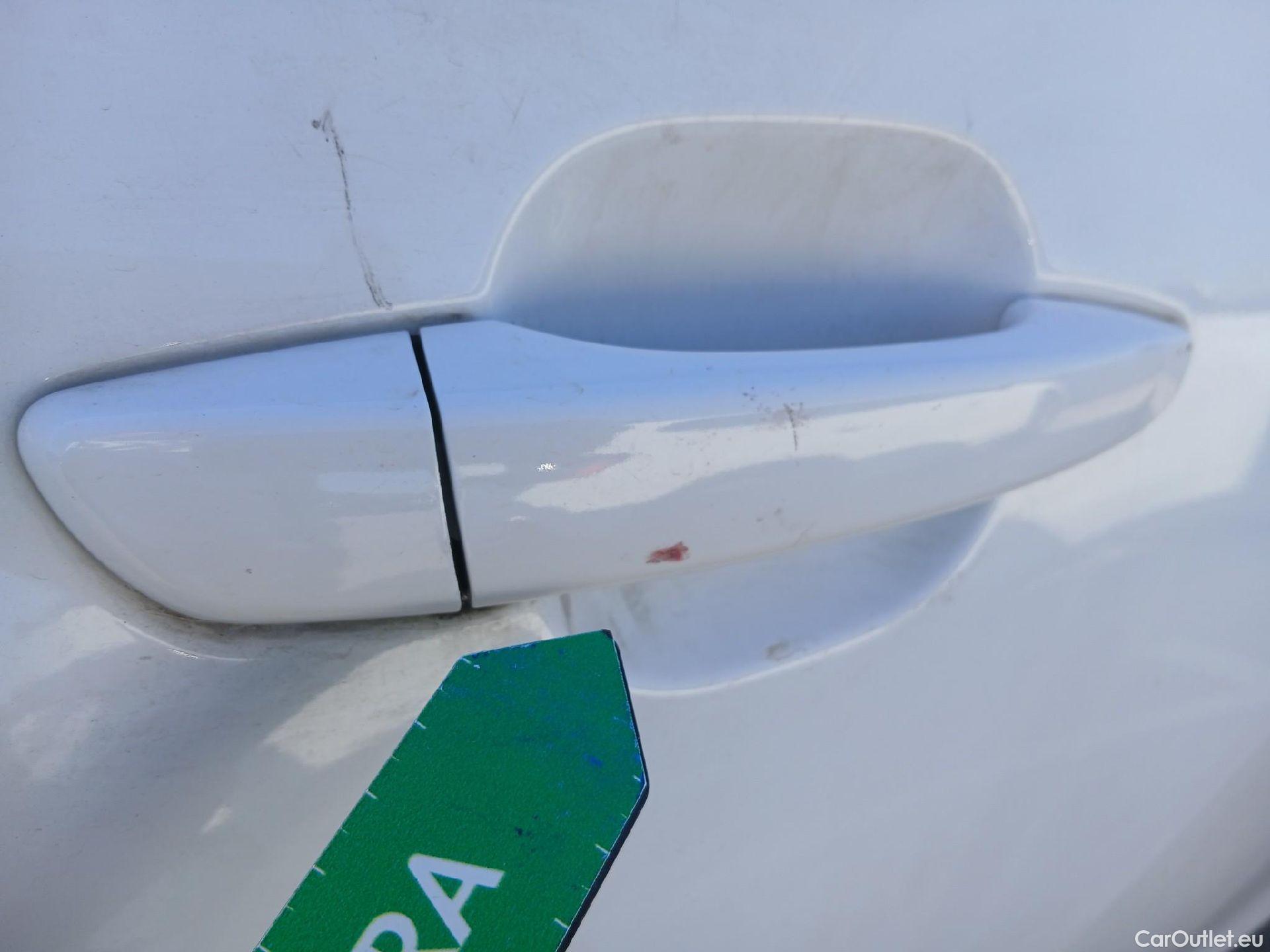  Peugeot  2008 PEUGEOT  / 2019 / 5P / todoterreno Active BlueHDI 81kW (110CV) #41