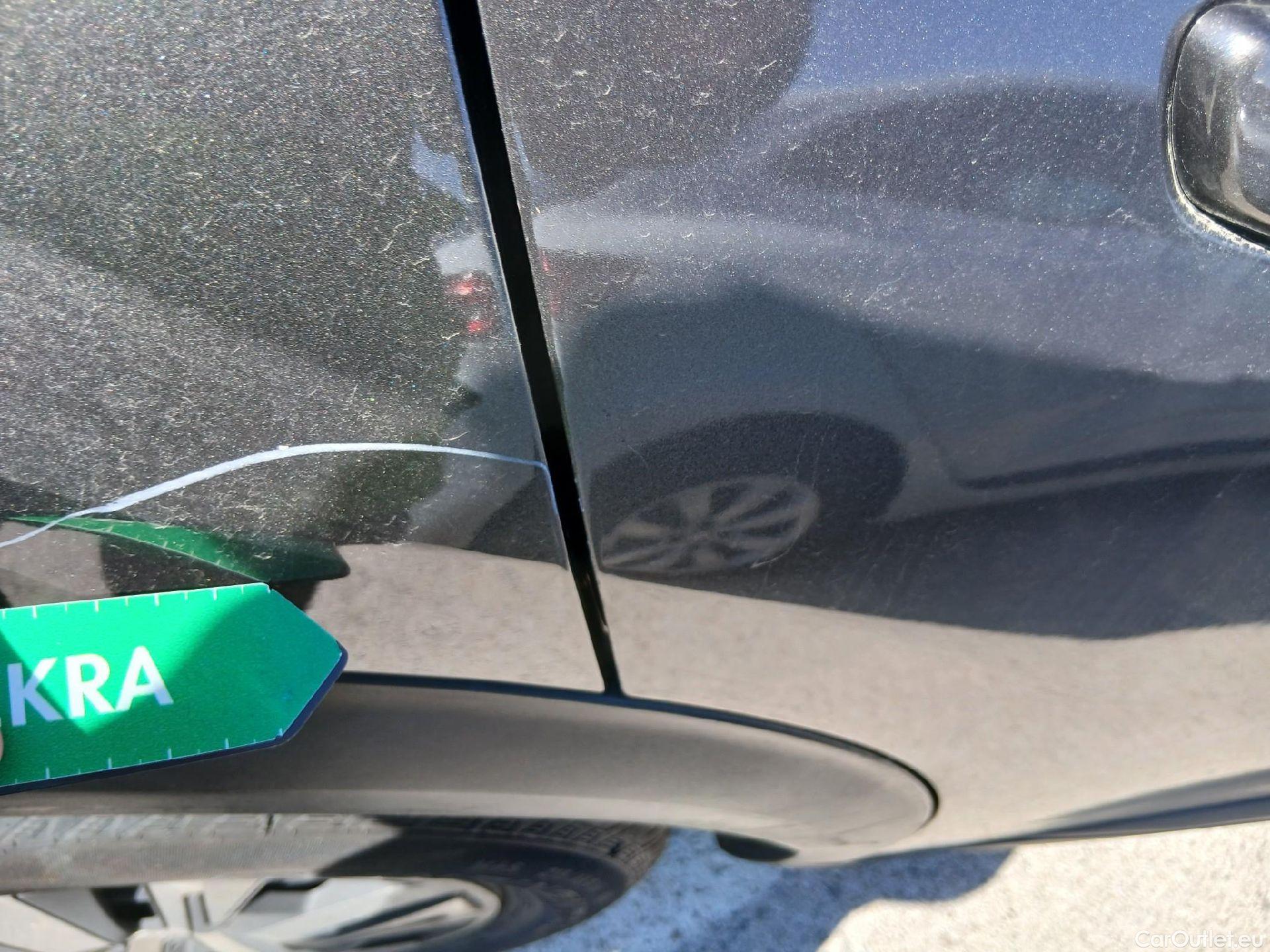  Peugeot  2008 PEUGEOT  / 2019 / 5P / todoterreno Active BlueHDI 81kW (110CV) #25