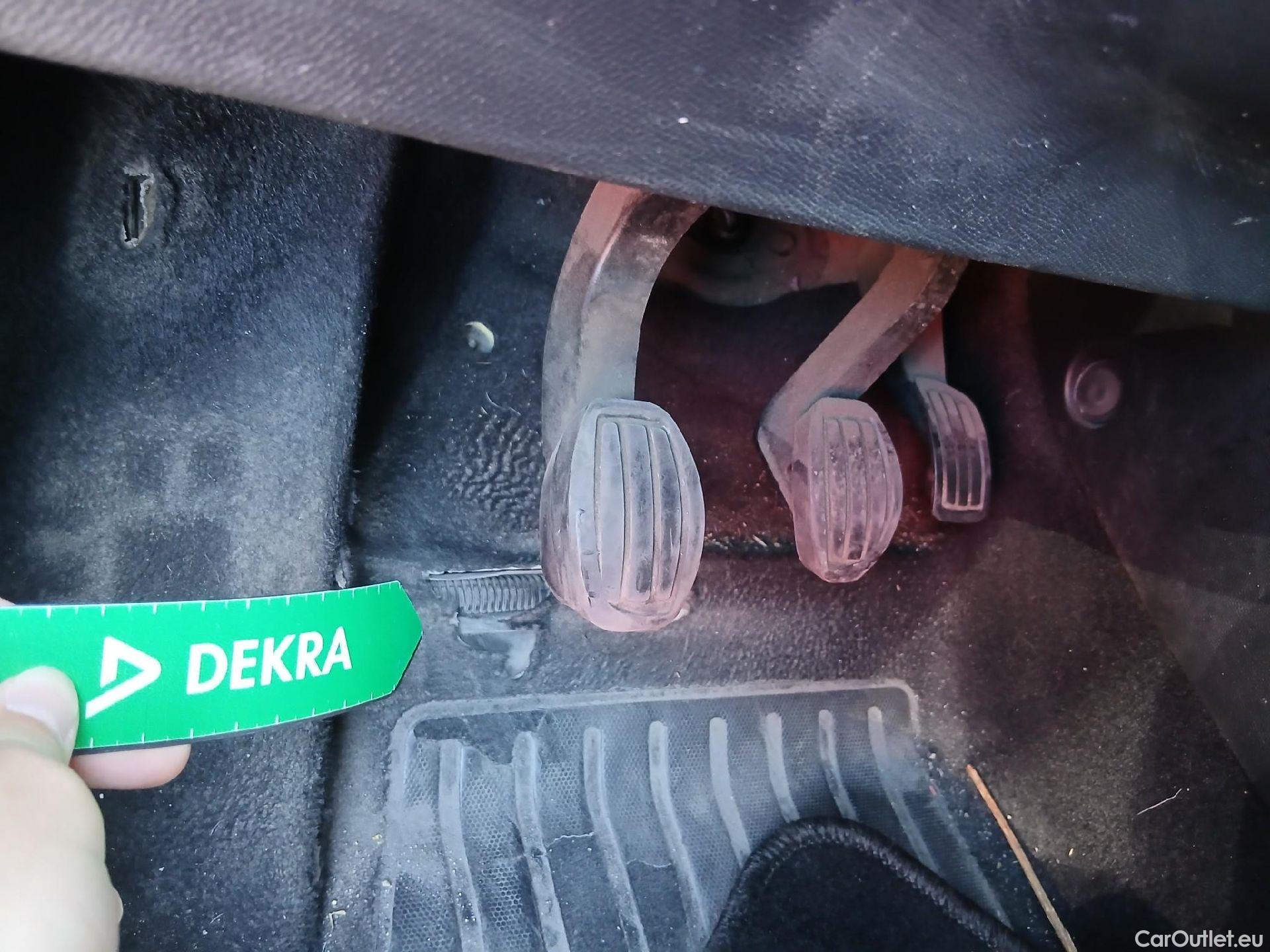  Peugeot  2008 PEUGEOT  / 2019 / 5P / todoterreno Active BlueHDI 81kW (110CV) #37