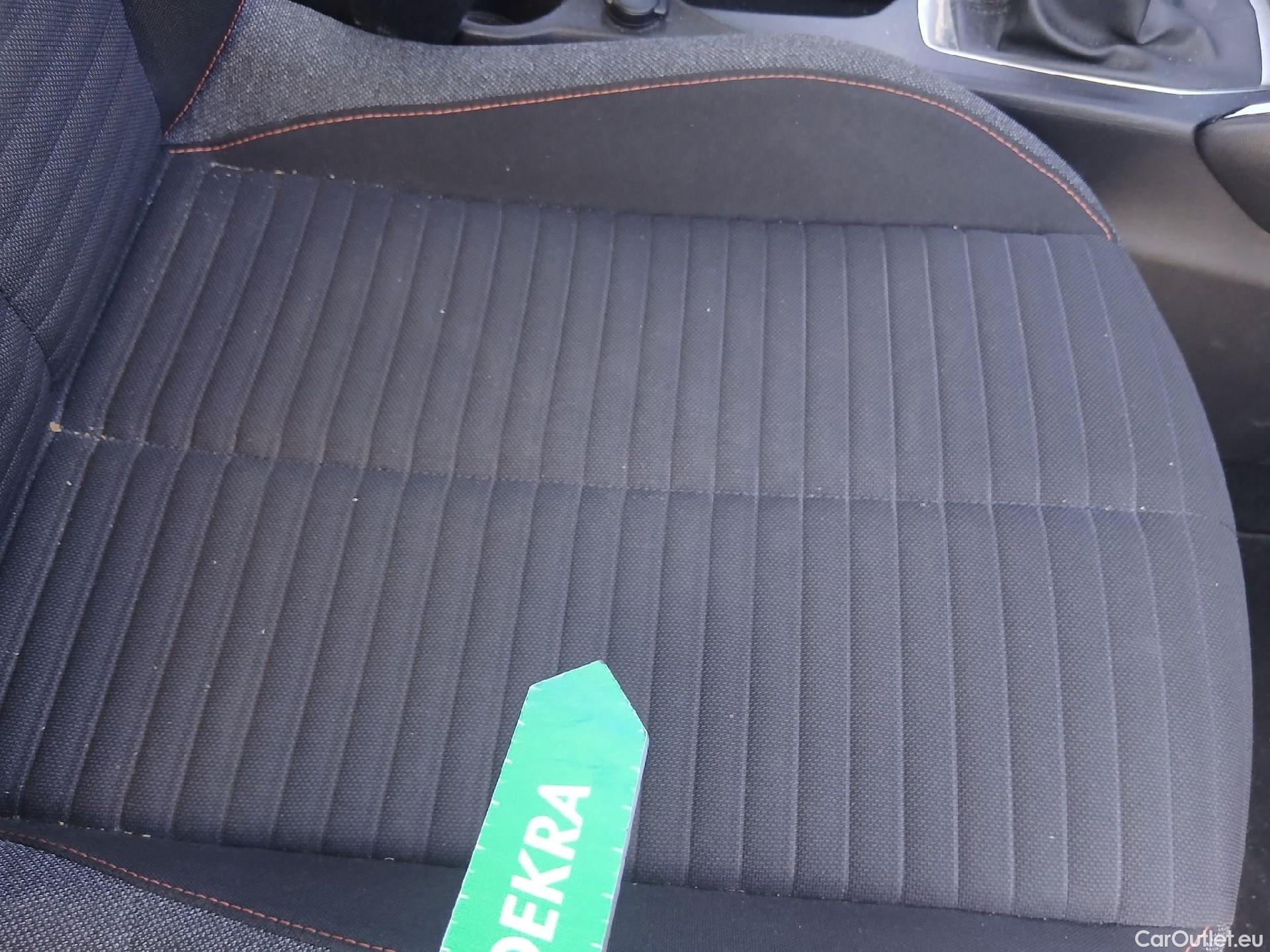  Peugeot  2008 PEUGEOT  / 2019 / 5P / todoterreno Active BlueHDI 81kW (110CV) #49