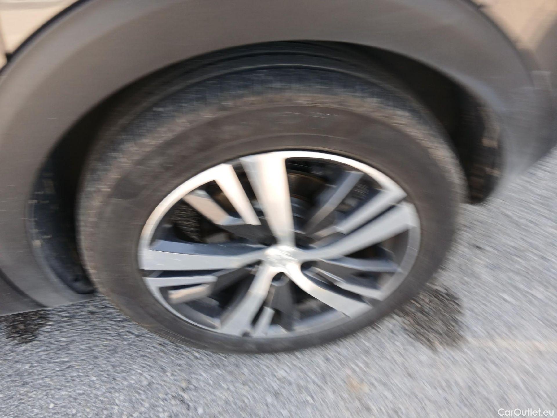  Peugeot  3008 PEUGEOT  Hybrid / 2020 / 5P / todoterreno 225 e-EAT8 Allure (AC2) #13