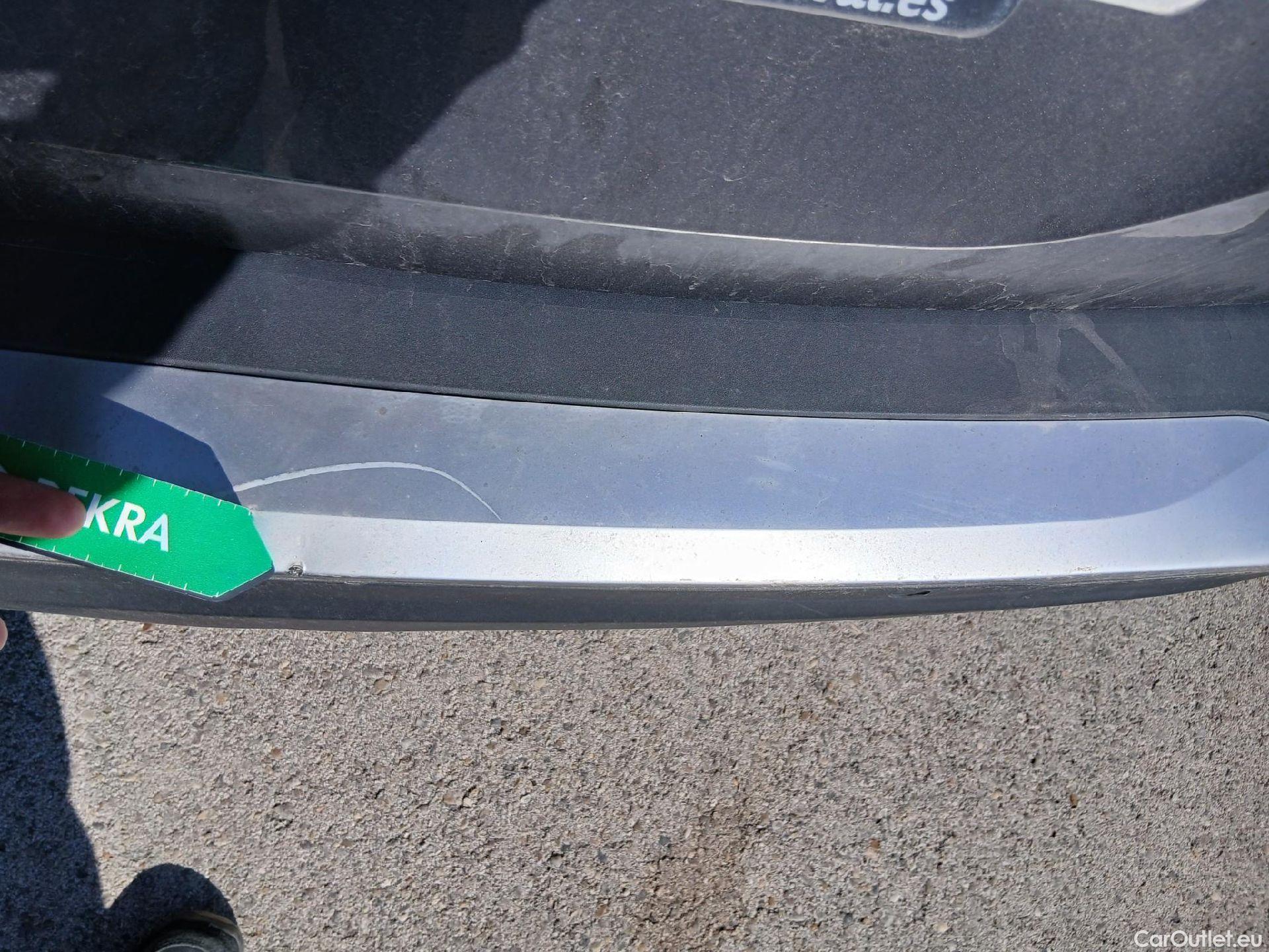  Peugeot  2008 PEUGEOT  / 2019 / 5P / todoterreno Active BlueHDI 81kW (110CV) #24