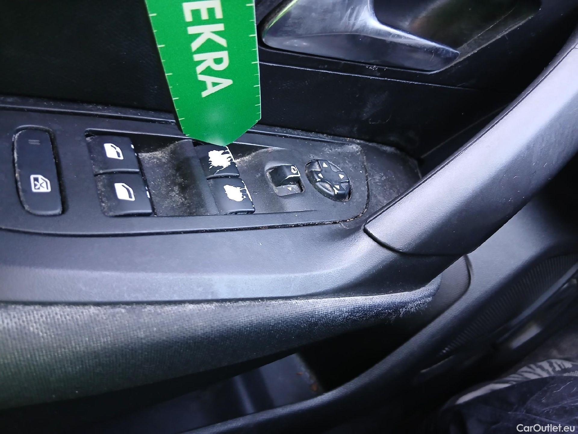  Peugeot  2008 PEUGEOT  / 2019 / 5P / todoterreno Active BlueHDI 81kW (110CV) #2