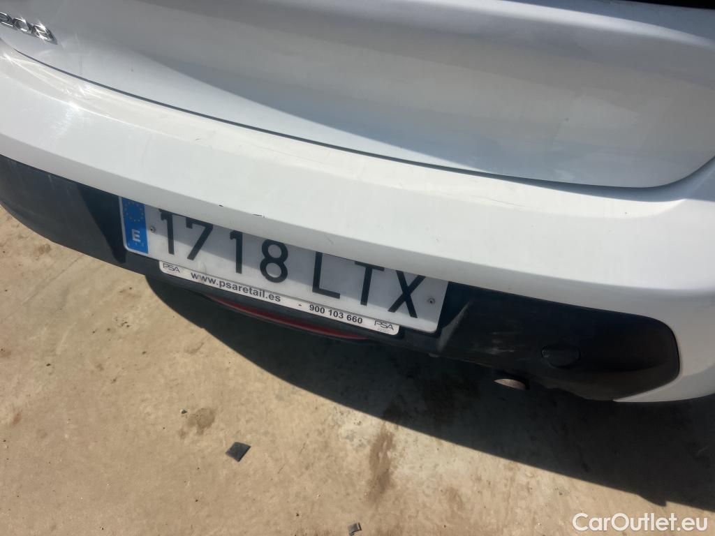  Peugeot  208 PEUGEOT  / 2019 / 5P / berlina con portón BlueHDi 73kW (100CV) Active #31