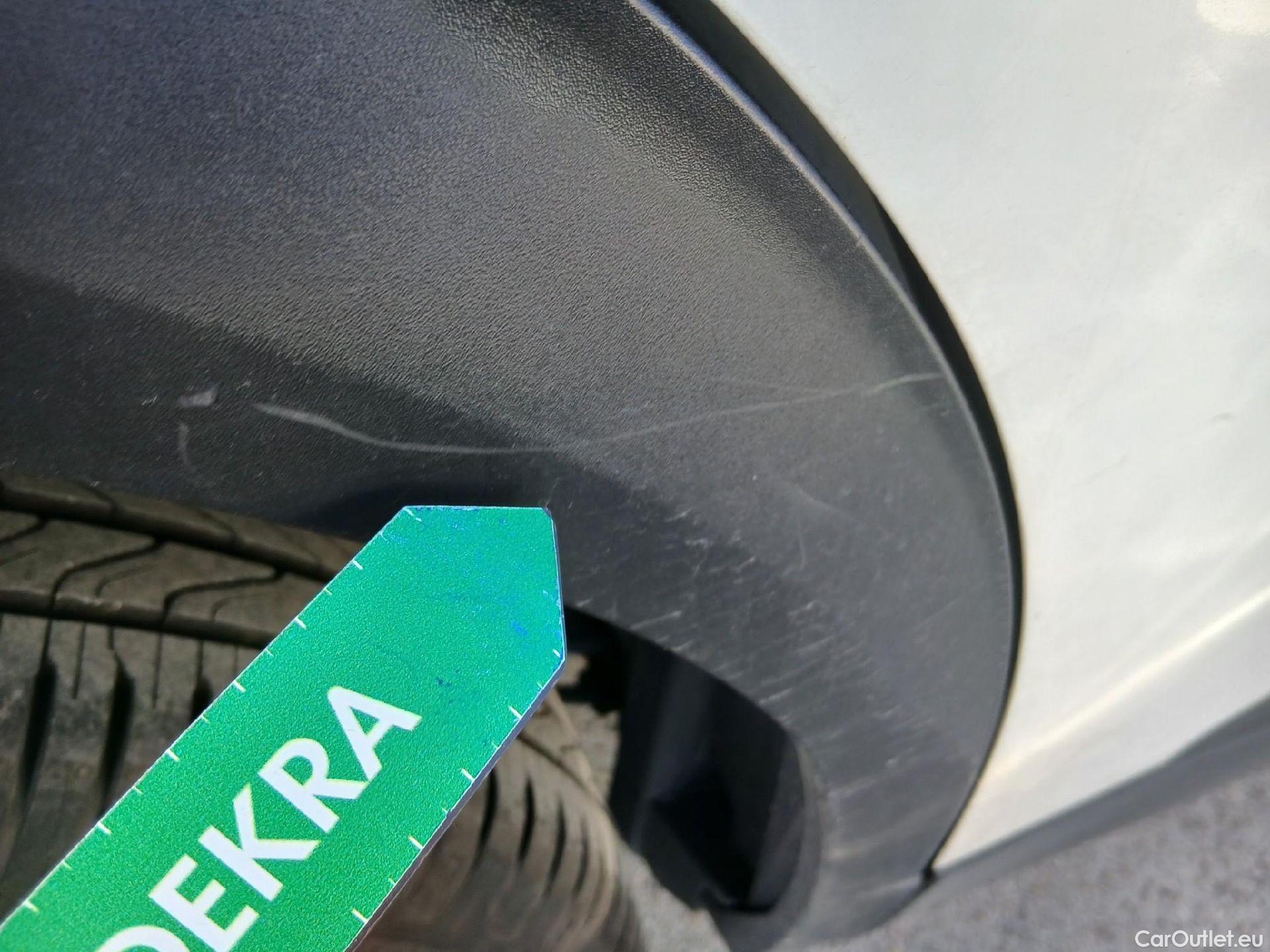  Peugeot  2008 PEUGEOT  / 2019 / 5P / todoterreno Active BlueHDI 81kW (110CV) #50