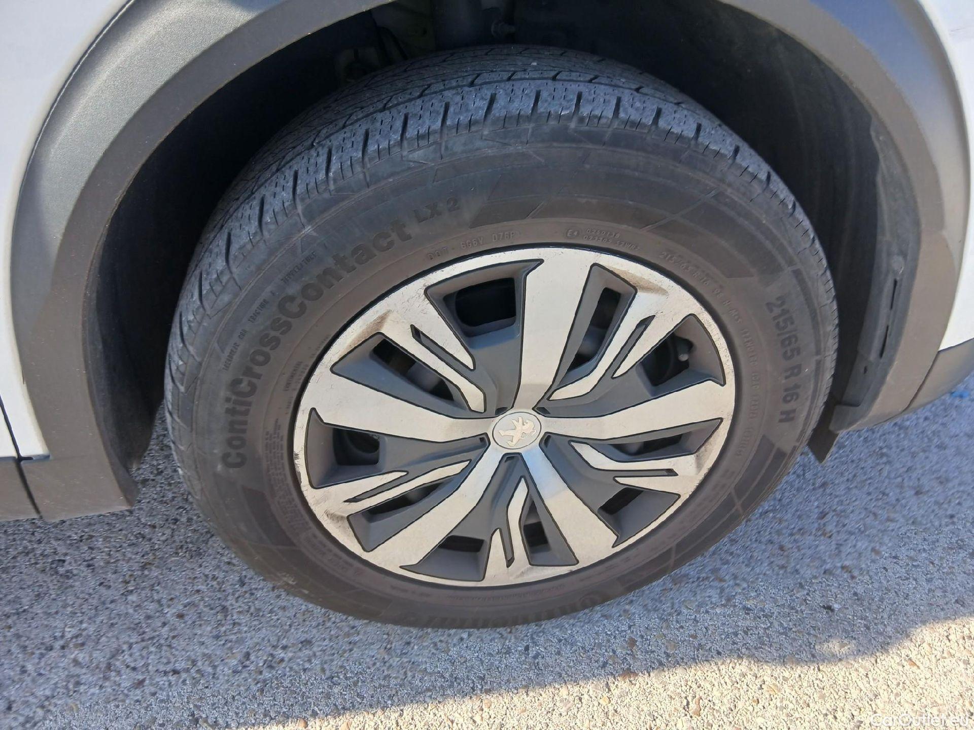  Peugeot  2008 PEUGEOT  / 2019 / 5P / todoterreno Active BlueHDI 81kW (110CV) #46