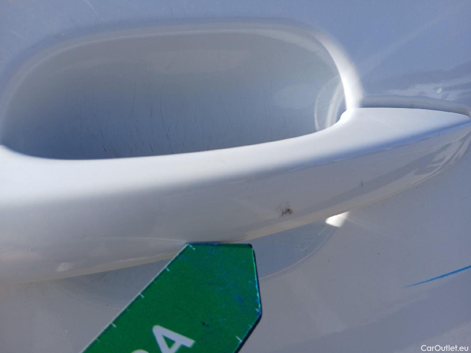  Peugeot  2008 PEUGEOT  / 2019 / 5P / todoterreno Active BlueHDI 81kW (110CV) #39