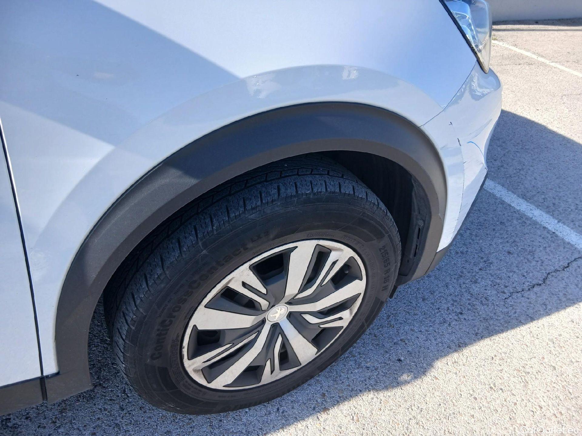  Peugeot  2008 PEUGEOT  / 2019 / 5P / todoterreno Active BlueHDI 81kW (110CV) #44