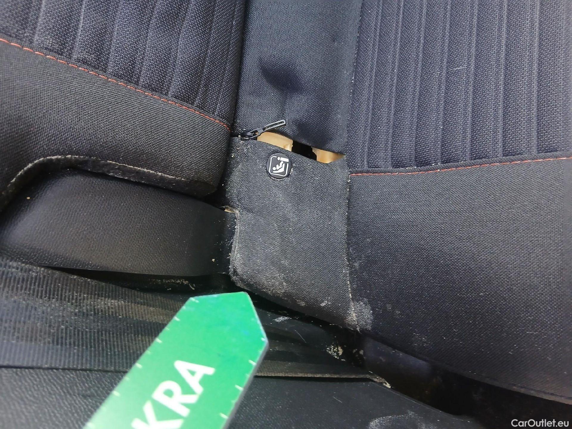  Peugeot  2008 PEUGEOT  / 2019 / 5P / todoterreno Active BlueHDI 81kW (110CV) #21