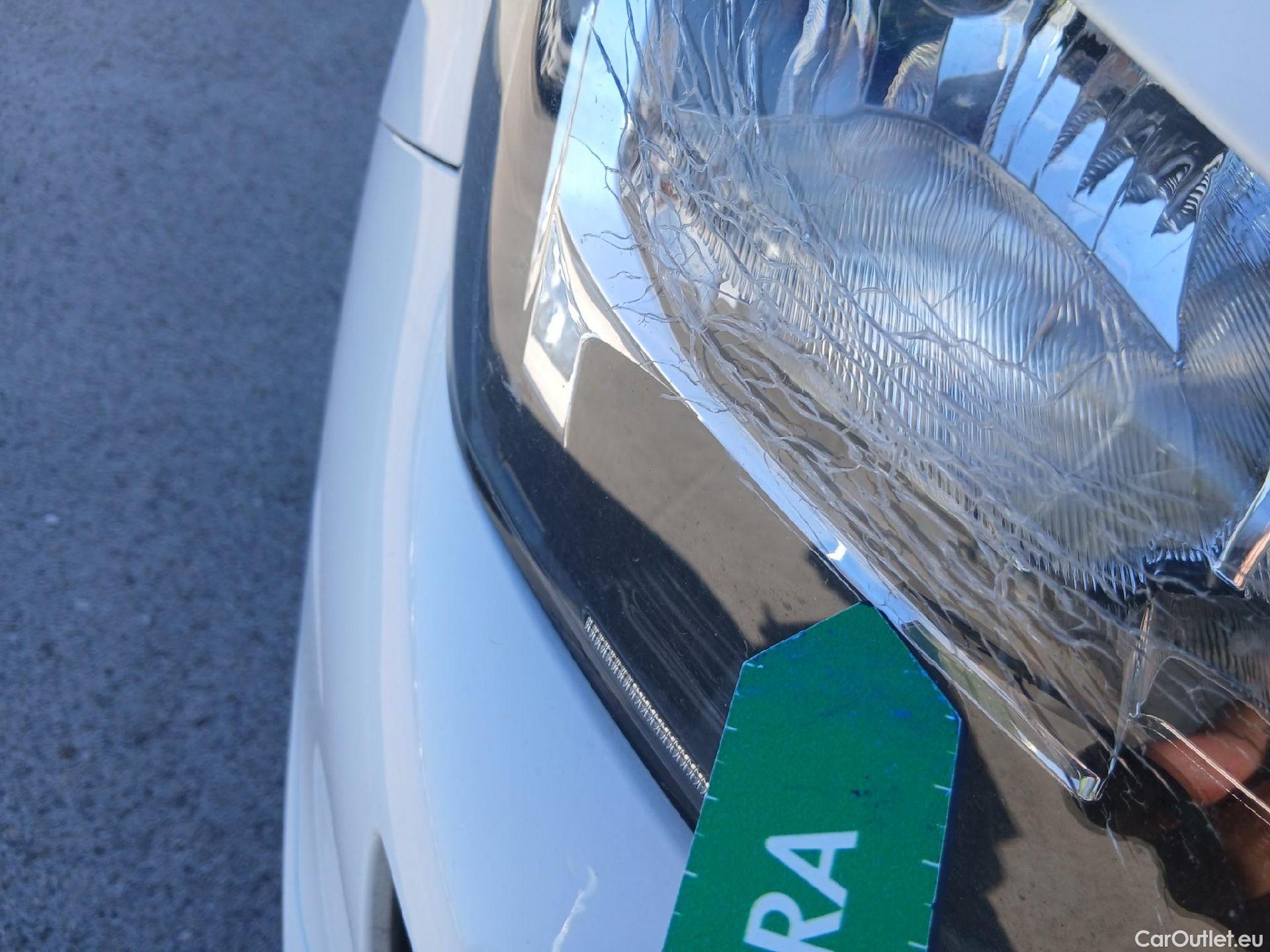  Peugeot  2008 PEUGEOT  / 2019 / 5P / todoterreno Active BlueHDI 81kW (110CV) #13