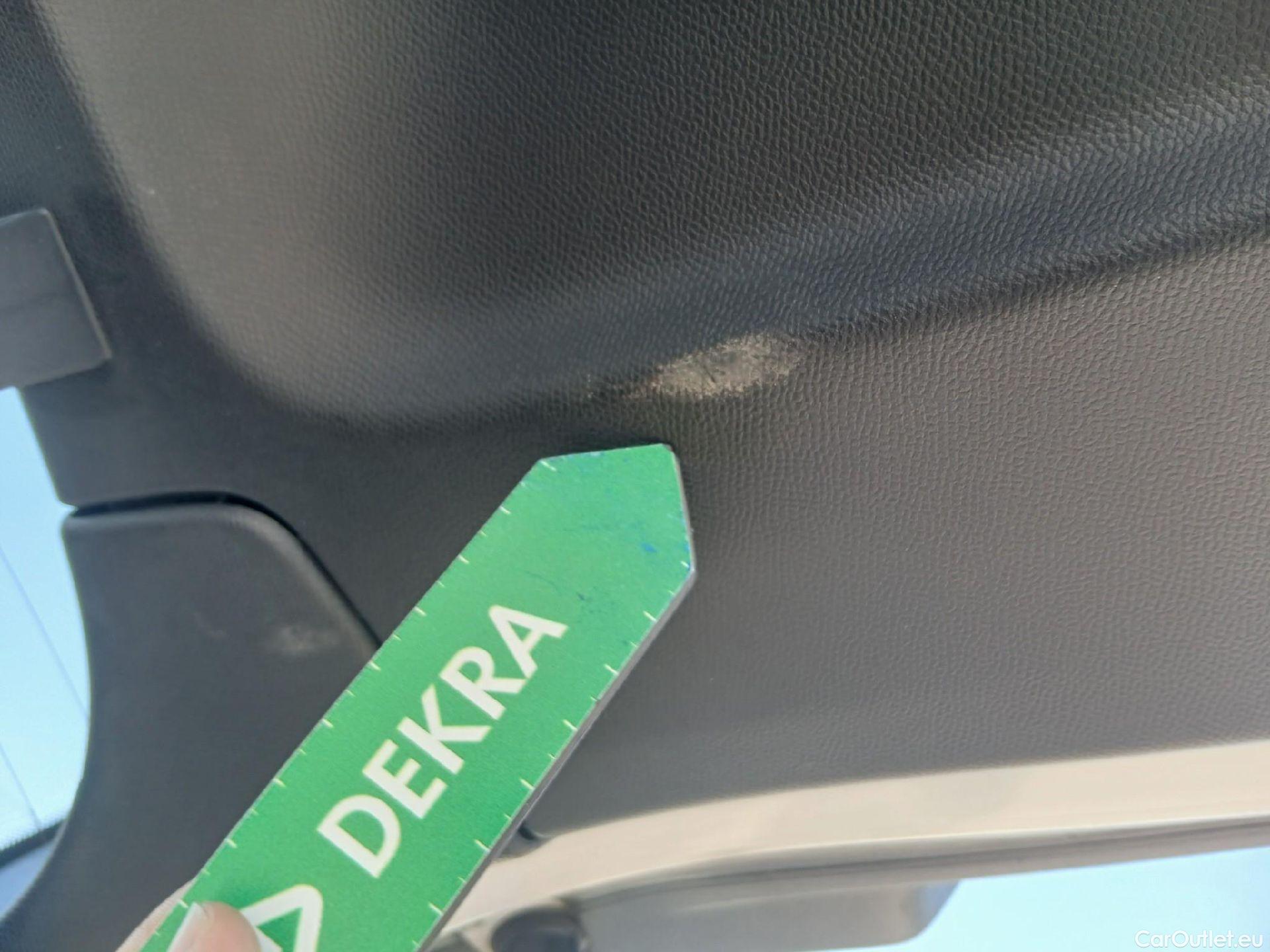  Peugeot  2008 PEUGEOT  / 2019 / 5P / todoterreno Active BlueHDI 81kW (110CV) #43