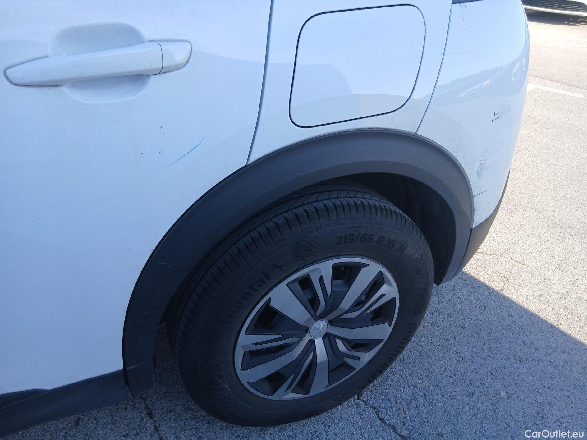  Peugeot  2008 PEUGEOT  / 2019 / 5P / todoterreno Active BlueHDI 81kW (110CV) #25