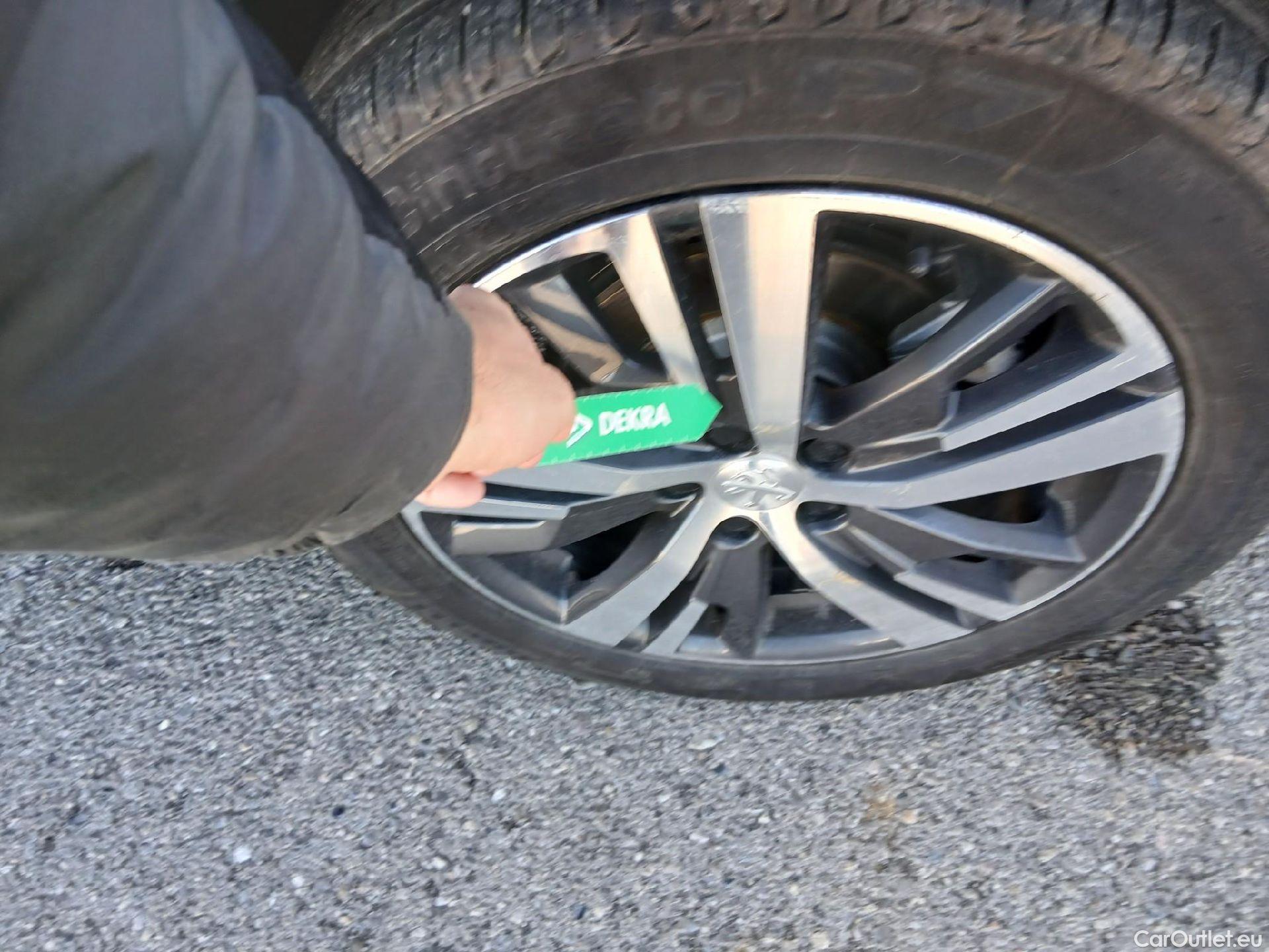  Peugeot  3008 PEUGEOT  Hybrid / 2020 / 5P / todoterreno 225 e-EAT8 Allure (AC2) #14