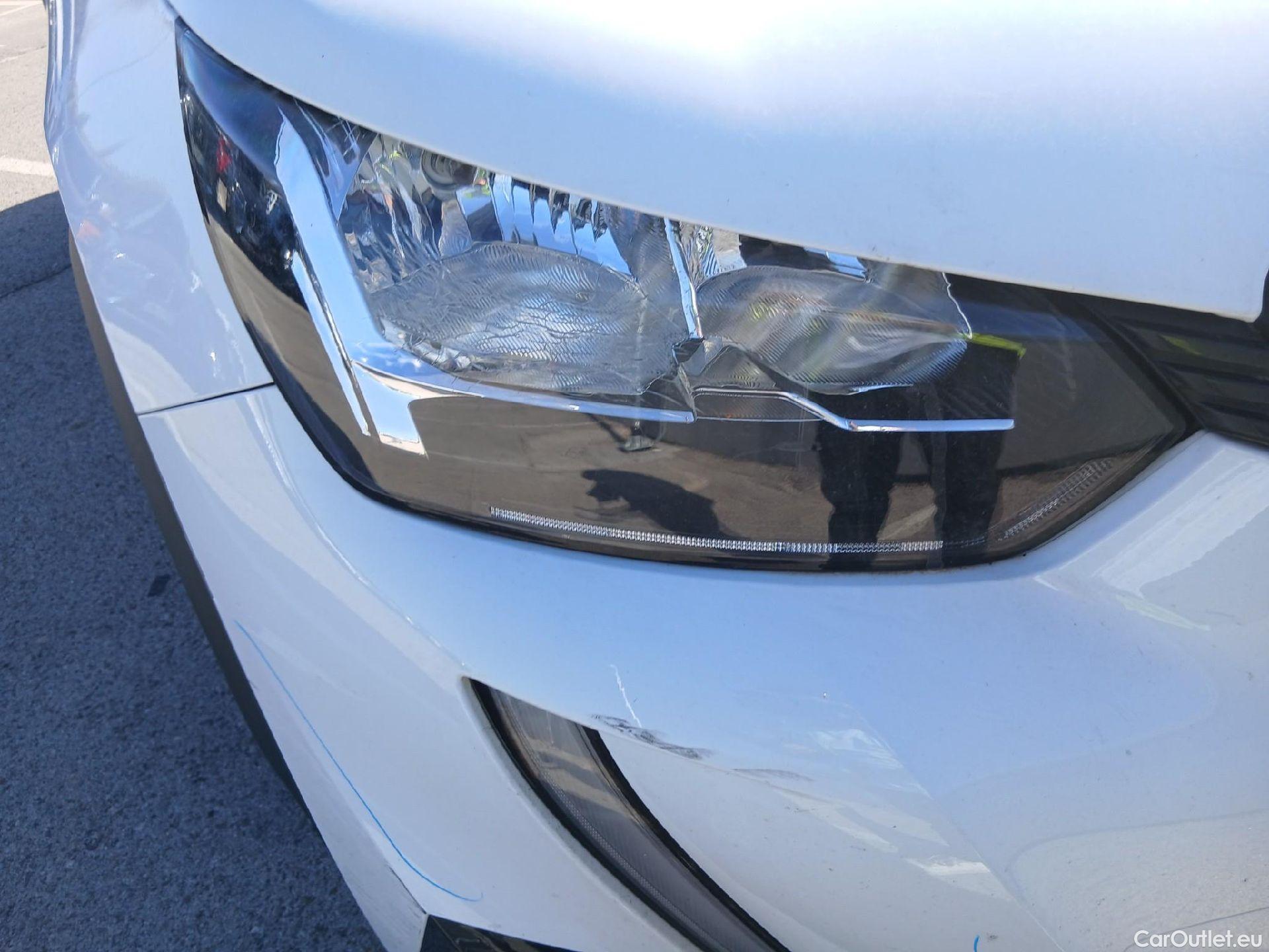  Peugeot  2008 PEUGEOT  / 2019 / 5P / todoterreno Active BlueHDI 81kW (110CV) #12