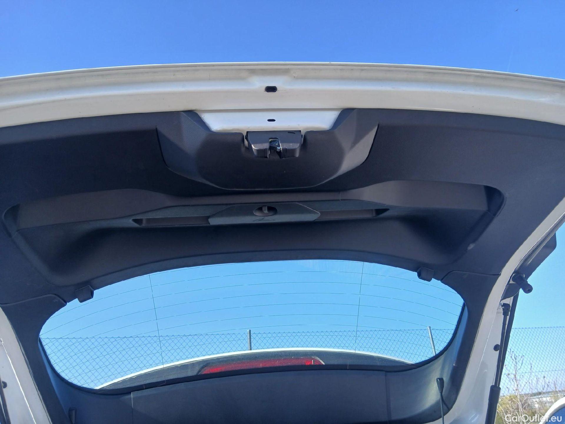  Peugeot  2008 PEUGEOT  / 2019 / 5P / todoterreno Active BlueHDI 81kW (110CV) #44