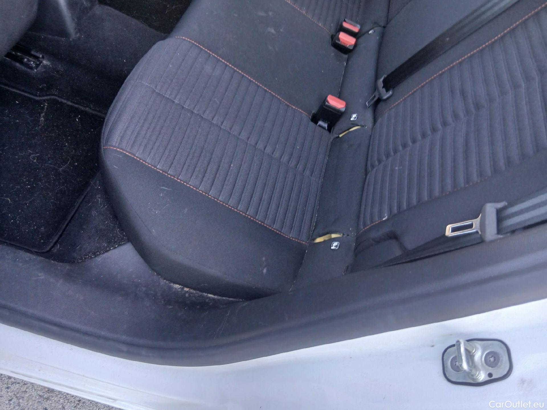  Peugeot  2008 PEUGEOT  / 2019 / 5P / todoterreno Active BlueHDI 81kW (110CV) #26