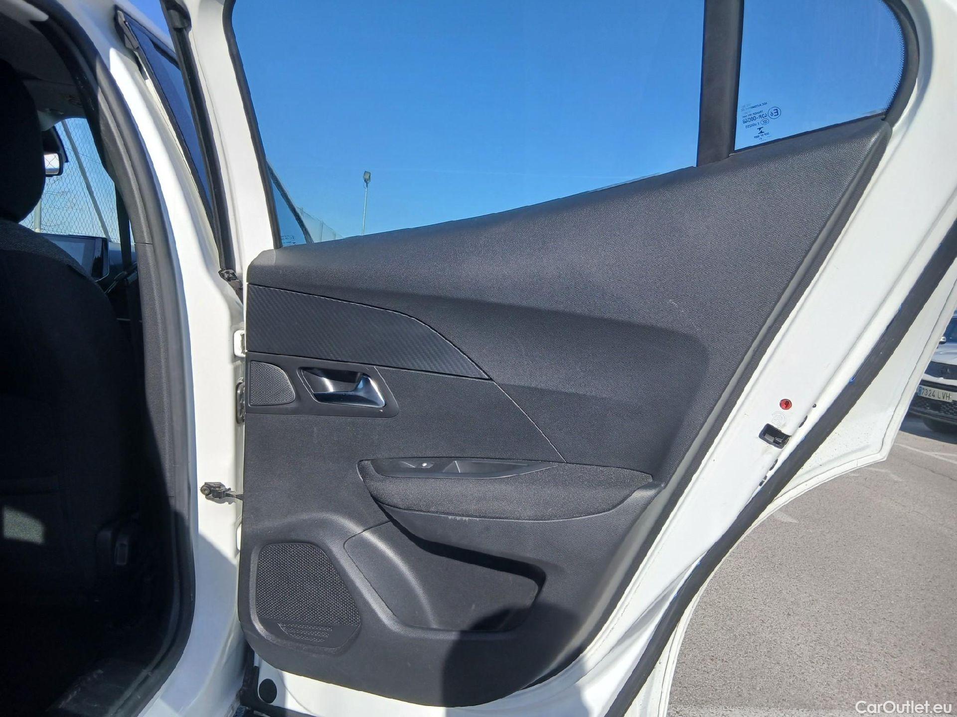  Peugeot  2008 PEUGEOT  / 2019 / 5P / todoterreno Active BlueHDI 81kW (110CV) #42