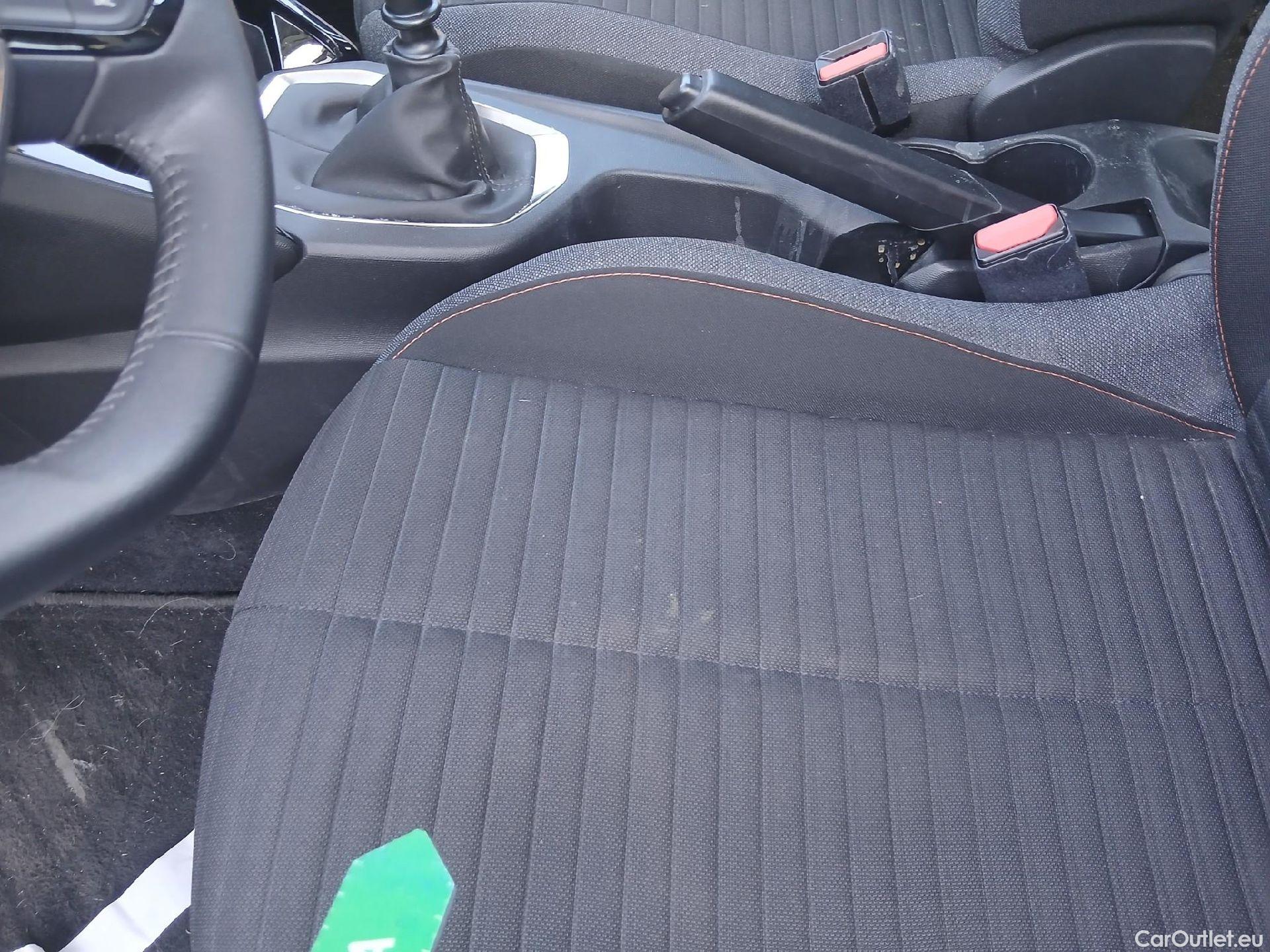  Peugeot  2008 PEUGEOT  / 2019 / 5P / todoterreno Active BlueHDI 81kW (110CV) #23