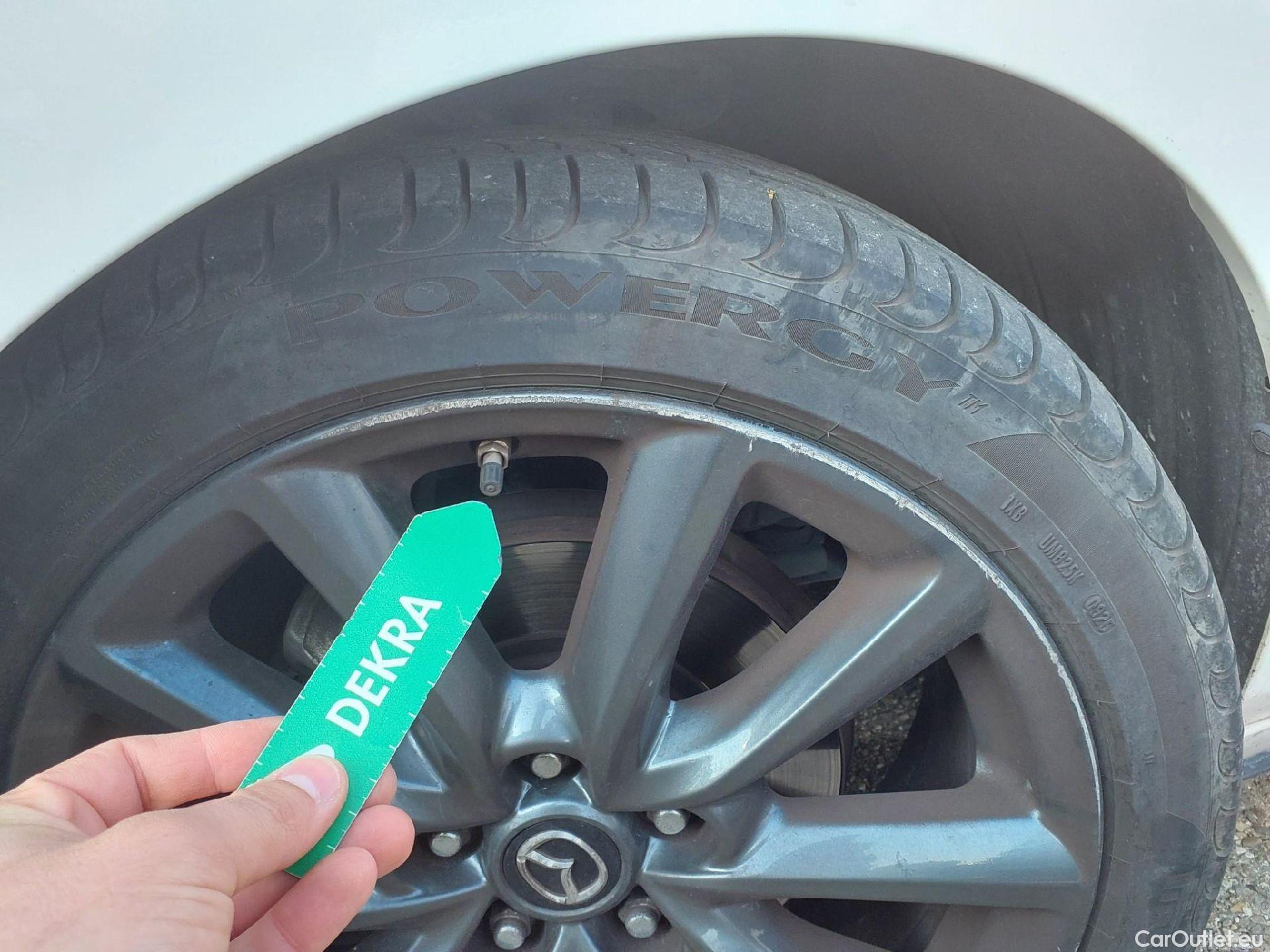  Mazda  3 MAZDA Mazda / 2019 / 5P / berlina con portón 2.0 e-SKYACTIV-G 88KW EVOLUTION #3