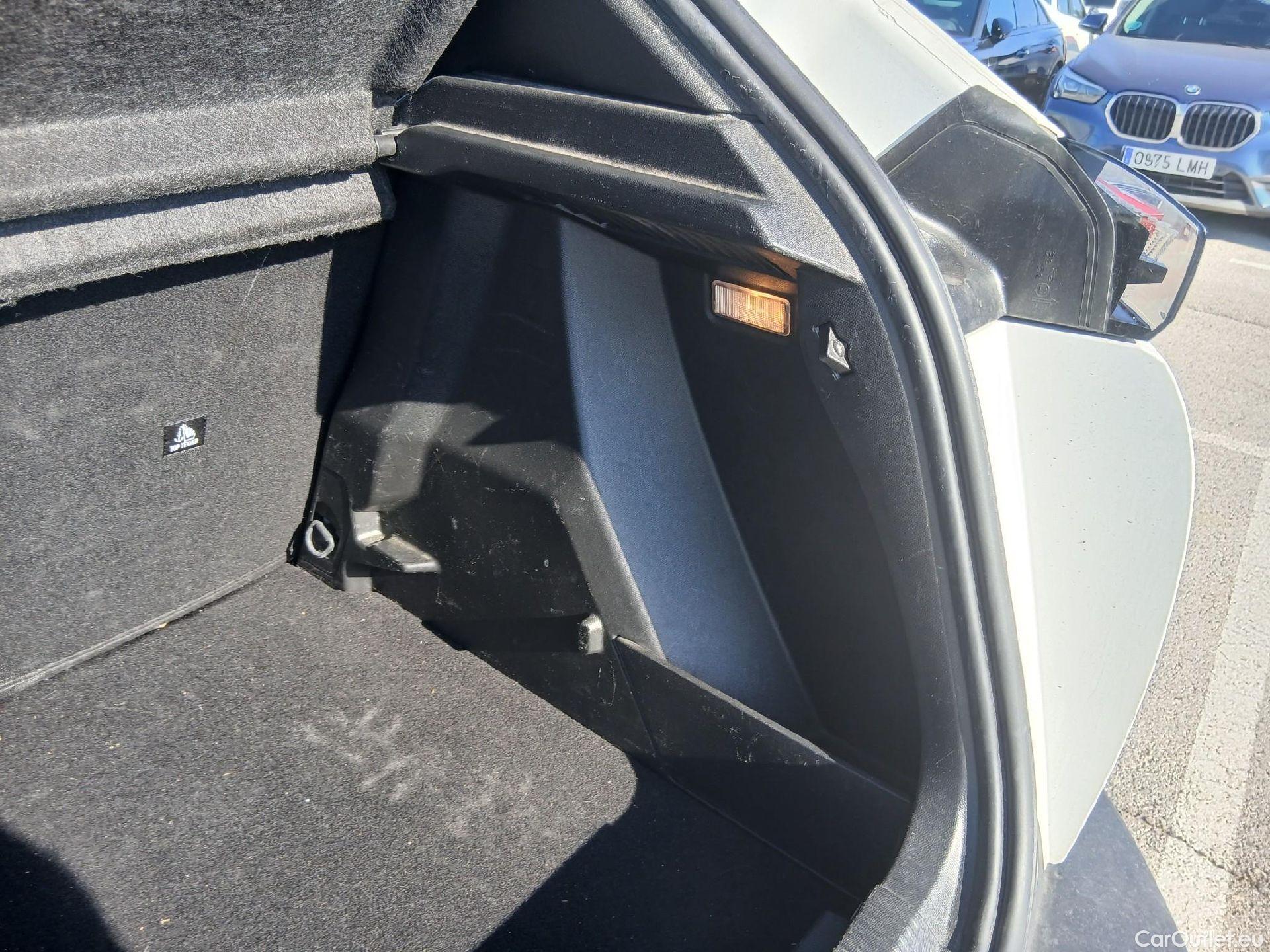  Peugeot  2008 PEUGEOT  / 2019 / 5P / todoterreno Active BlueHDI 81kW (110CV) #29