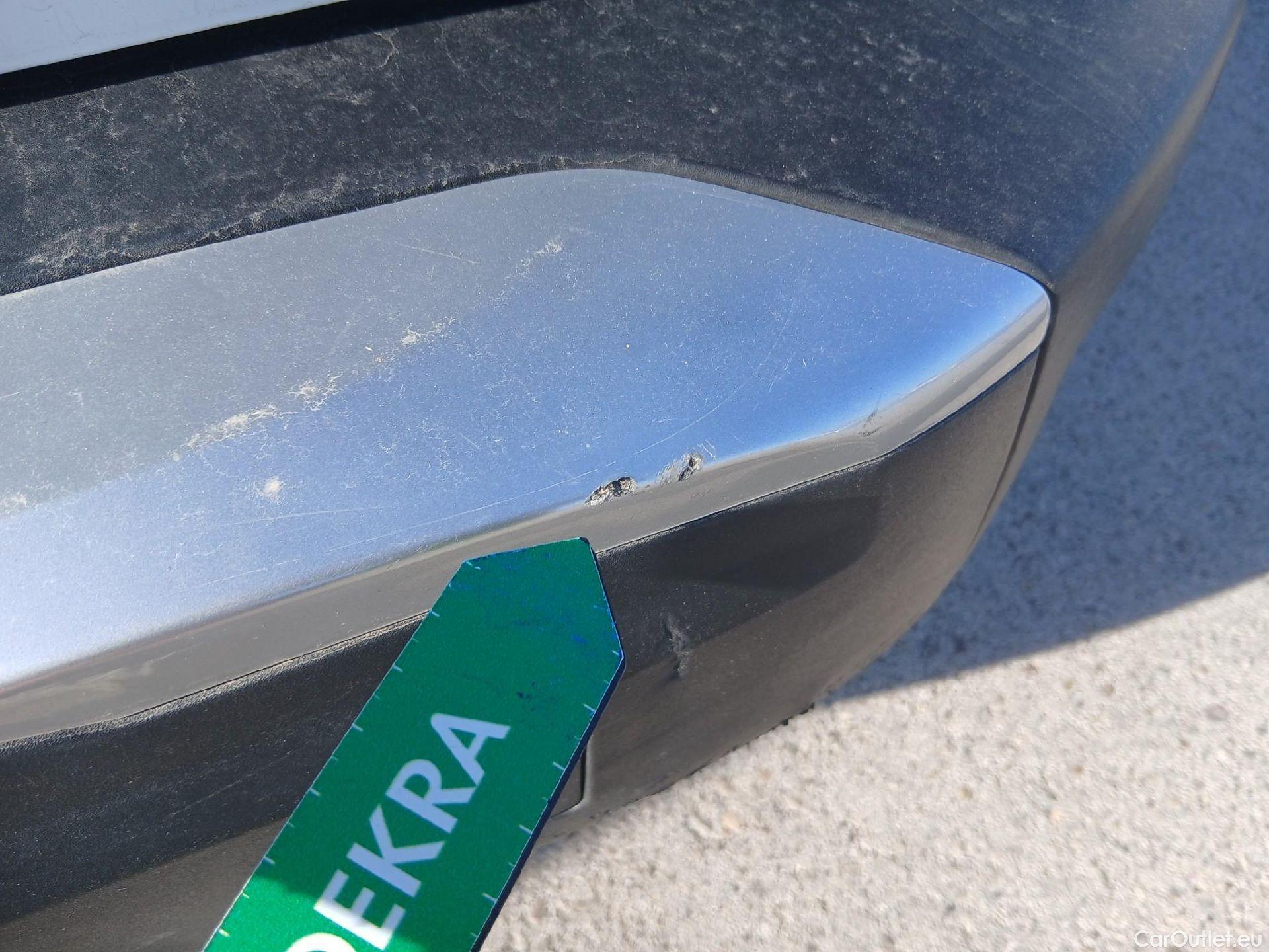  Peugeot  2008 PEUGEOT  / 2019 / 5P / todoterreno Active BlueHDI 81kW (110CV) #31