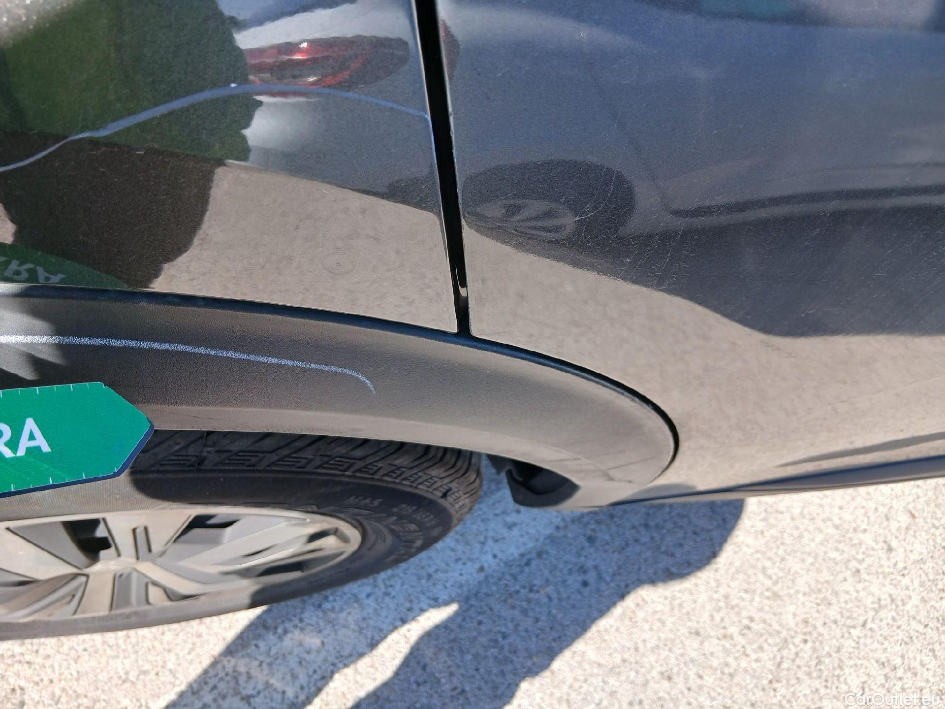  Peugeot  2008 PEUGEOT  / 2019 / 5P / todoterreno Active BlueHDI 81kW (110CV) #28