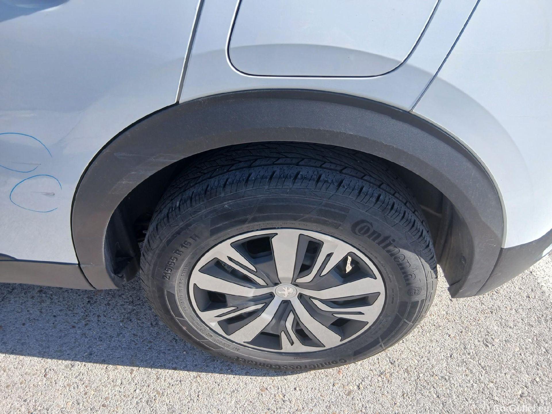  Peugeot  2008 PEUGEOT  / 2019 / 5P / todoterreno Active BlueHDI 81kW (110CV) #22