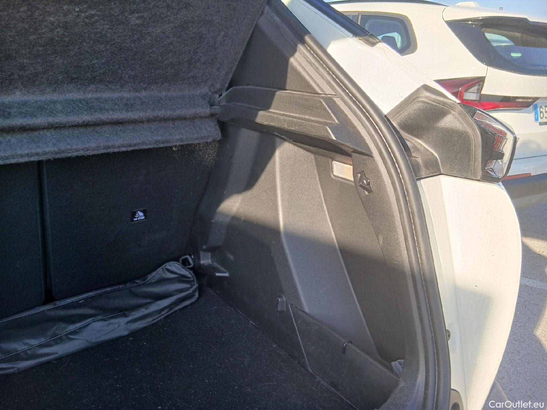  Peugeot  2008 PEUGEOT  / 2019 / 5P / todoterreno Active BlueHDI 81kW (110CV) #47