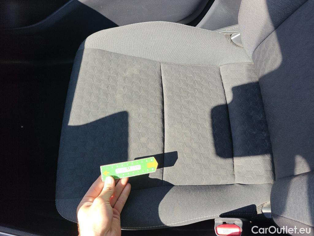  Toyota  Yaris TOYOTA  / 2020 / 5P / berlina con portón 1.5 120H Business Plus #41