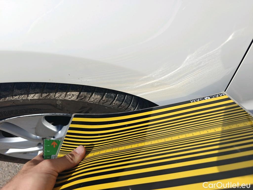  Toyota  Yaris TOYOTA  / 2020 / 5P / berlina con portón 1.5 120H Business Plus #40