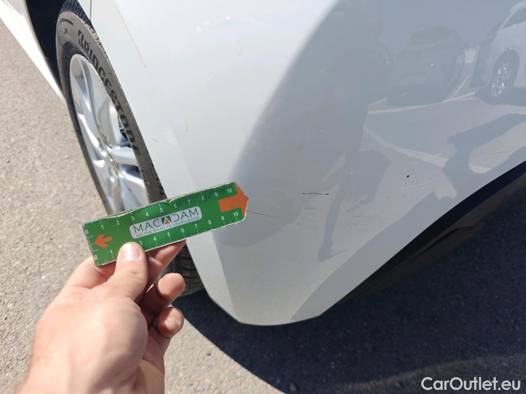  Toyota  Yaris TOYOTA  / 2020 / 5P / berlina con portón 1.5 120H Business Plus #32