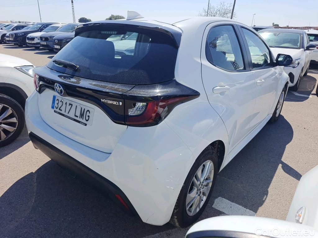 Toyota  Yaris TOYOTA  / 2020 / 5P / berlina con portón 1.5 120H Business Plus #29