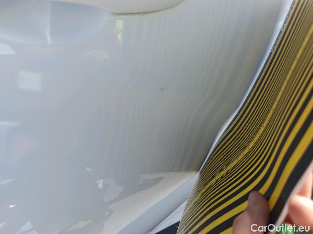  Toyota  Yaris TOYOTA  / 2020 / 5P / berlina con portón 1.5 120H Business Plus #17