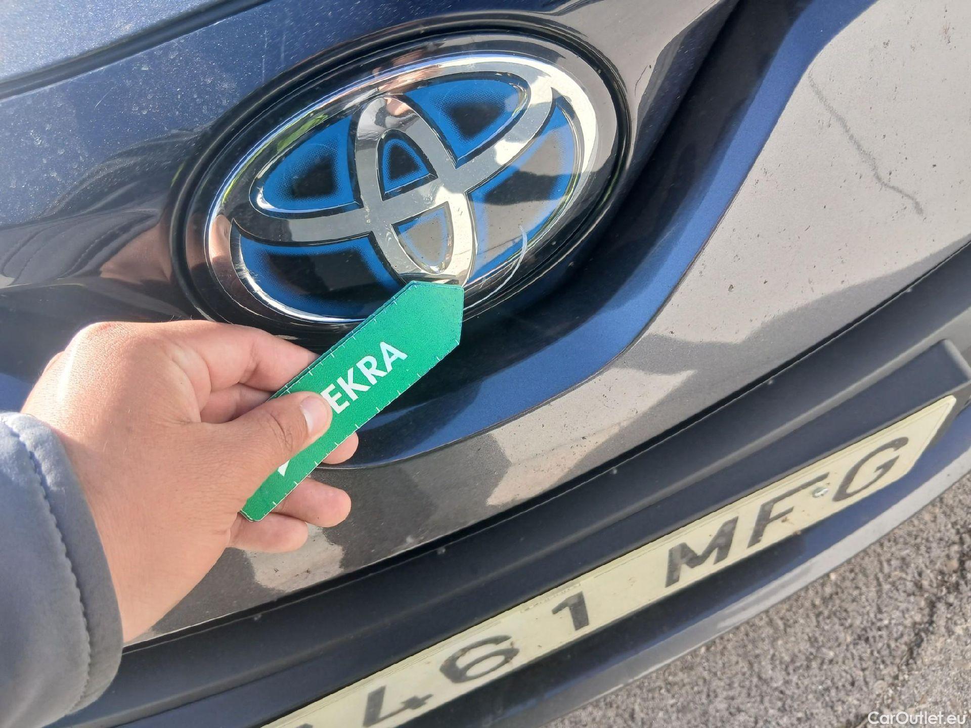  Toyota  C-HR TOYOTA  / 2019 / 5P / todoterreno 1.8 125H Advance #8