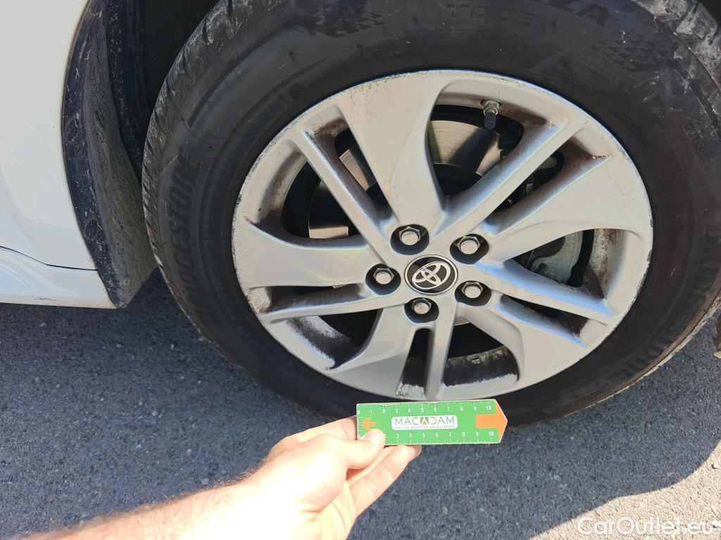  Toyota  Yaris TOYOTA  / 2020 / 5P / berlina con portón 1.5 120H Business Plus #18