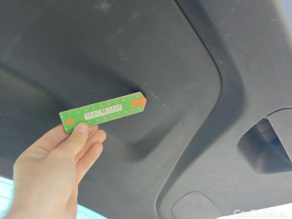  Renault  Megane RENAULT Mégane / 2015 / 5P / familiar Sp. Tourer Zen En. dCi 81kW (110CV) #42