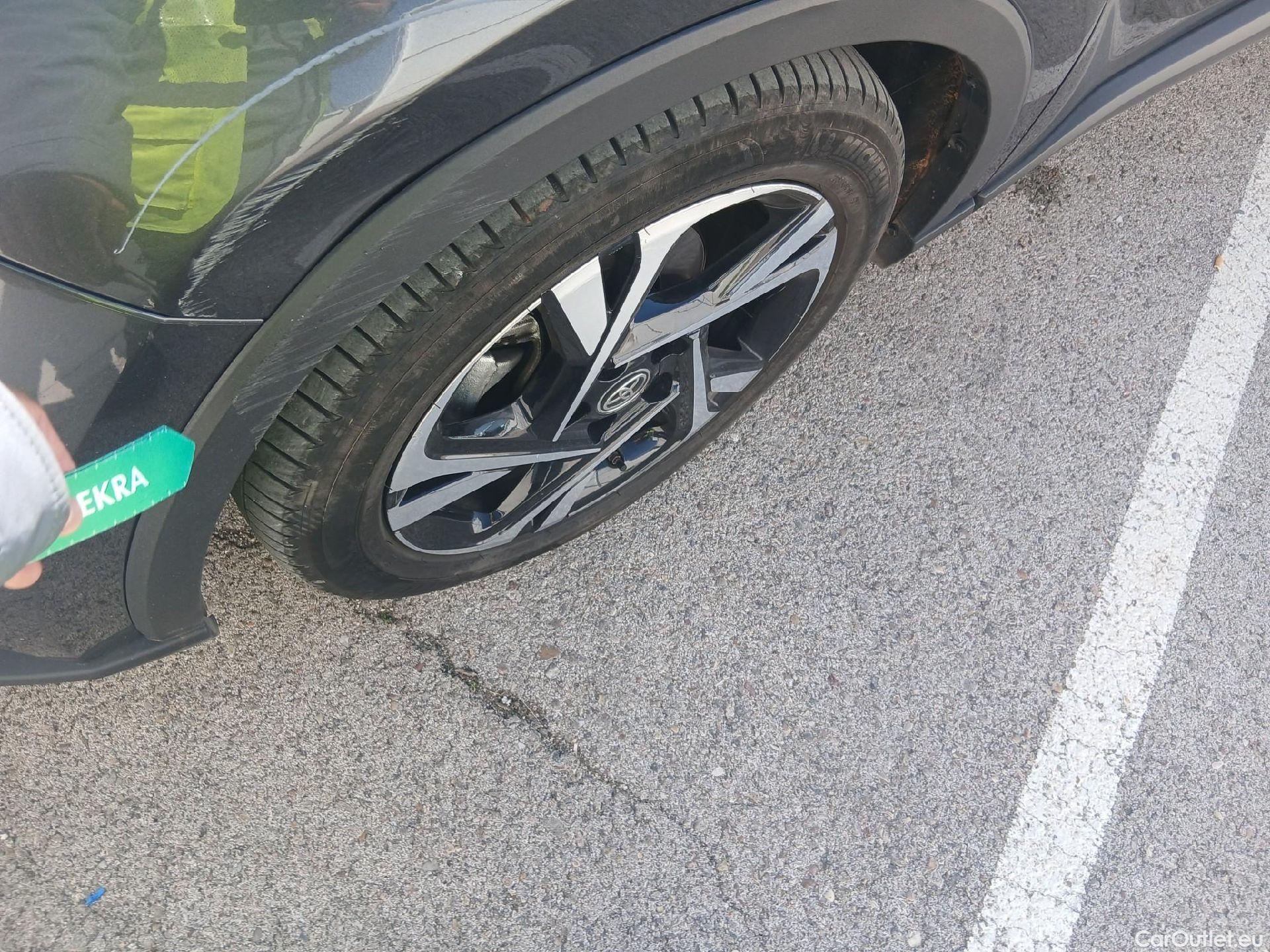  Toyota  C-HR TOYOTA  / 2019 / 5P / todoterreno 1.8 125H Advance #13