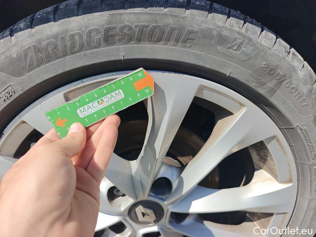  Renault  Megane RENAULT Mégane / 2015 / 5P / familiar Sp. Tourer Zen En. dCi 81kW (110CV) #56