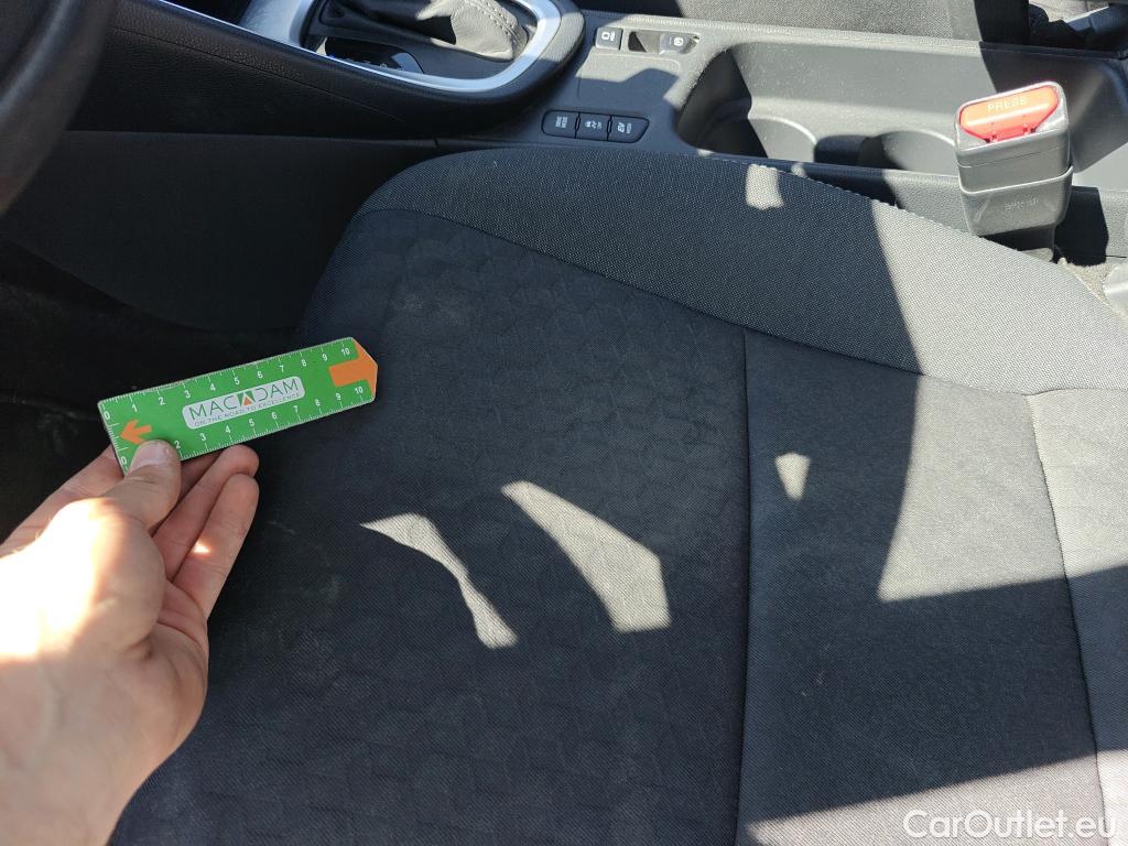  Toyota  Yaris TOYOTA  / 2020 / 5P / berlina con portón 1.5 120H Business Plus #43