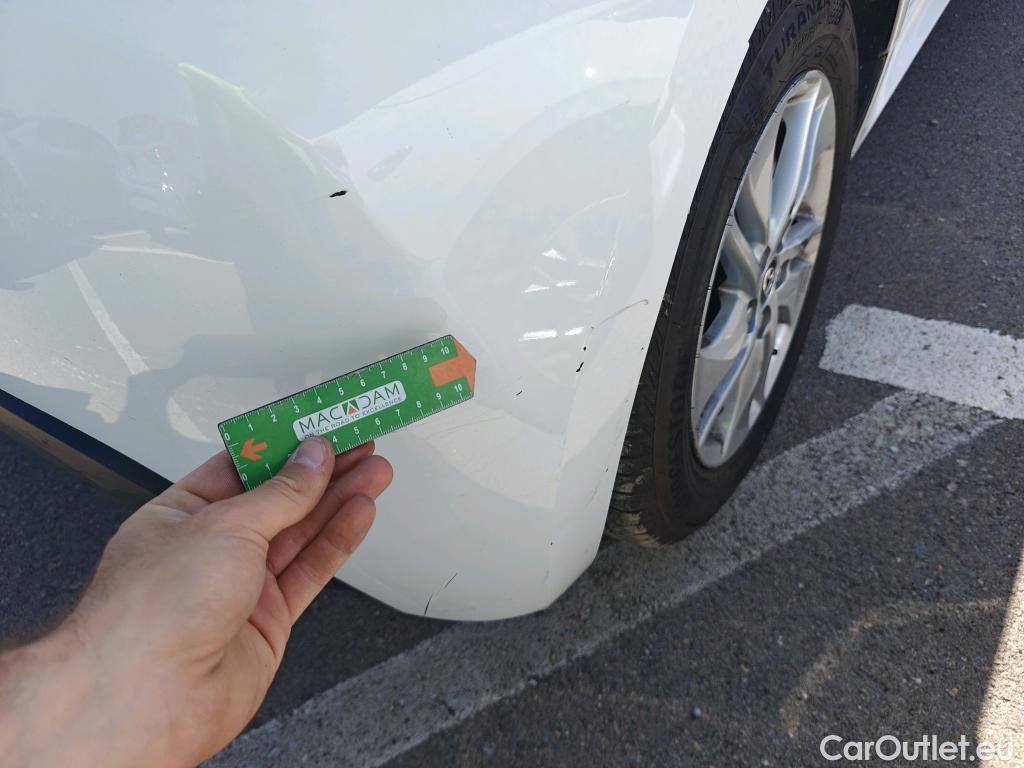  Toyota  Yaris TOYOTA  / 2020 / 5P / berlina con portón 1.5 120H Business Plus #30