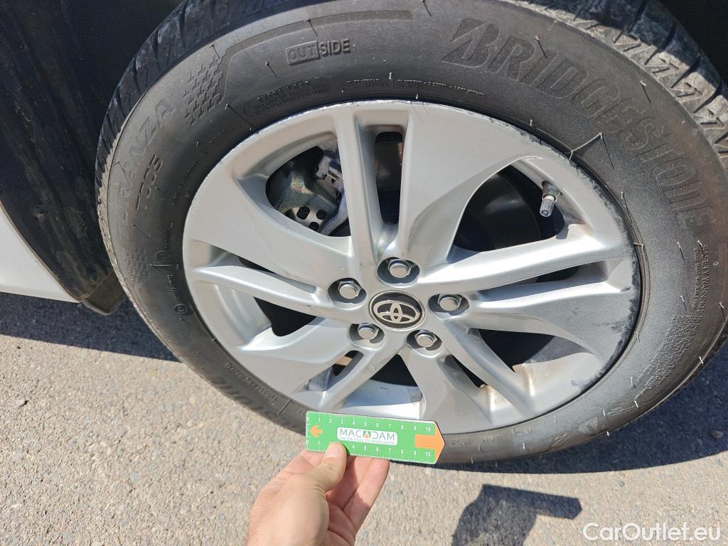  Toyota  Yaris TOYOTA  / 2020 / 5P / berlina con portón 1.5 120H Business Plus #33