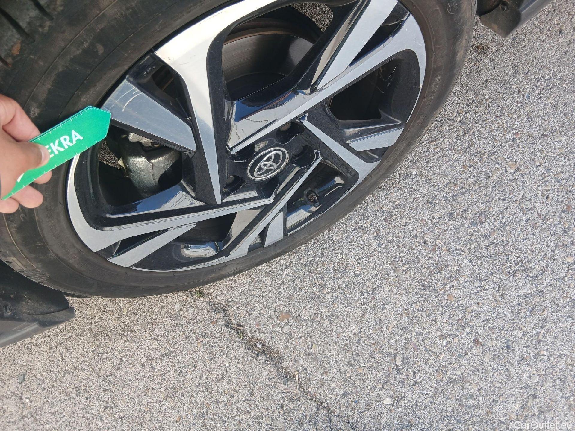  Toyota  C-HR TOYOTA  / 2019 / 5P / todoterreno 1.8 125H Advance #16