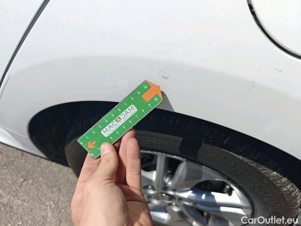  Toyota  Yaris TOYOTA  / 2020 / 5P / berlina con portón 1.5 120H Business Plus #47