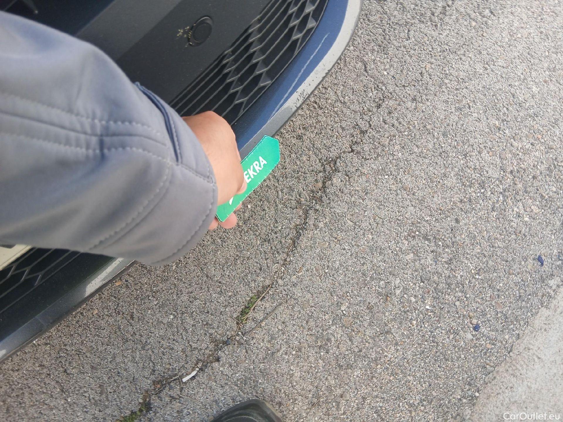  Toyota  C-HR TOYOTA  / 2019 / 5P / todoterreno 1.8 125H Advance #6