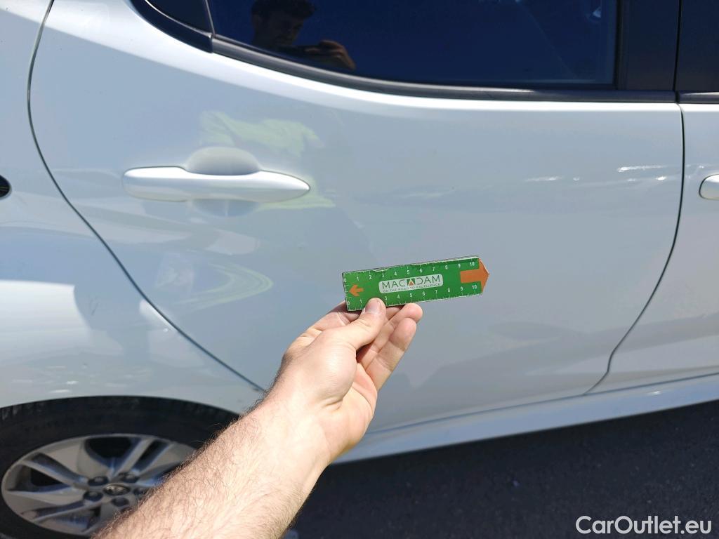  Toyota  Yaris TOYOTA  / 2020 / 5P / berlina con portón 1.5 120H Business Plus #15