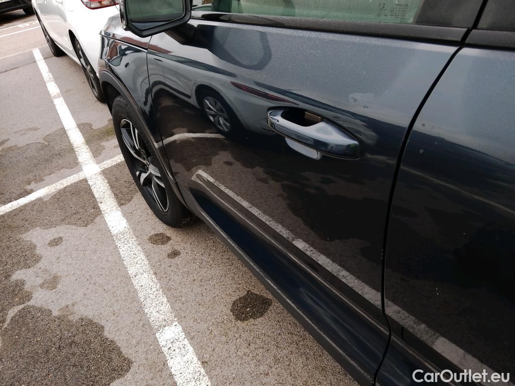  Volvo  XC 40 VOLVO XC40 / 2017 / 5P / todoterreno 2.0 B4 G AWD R-Design Auto #3