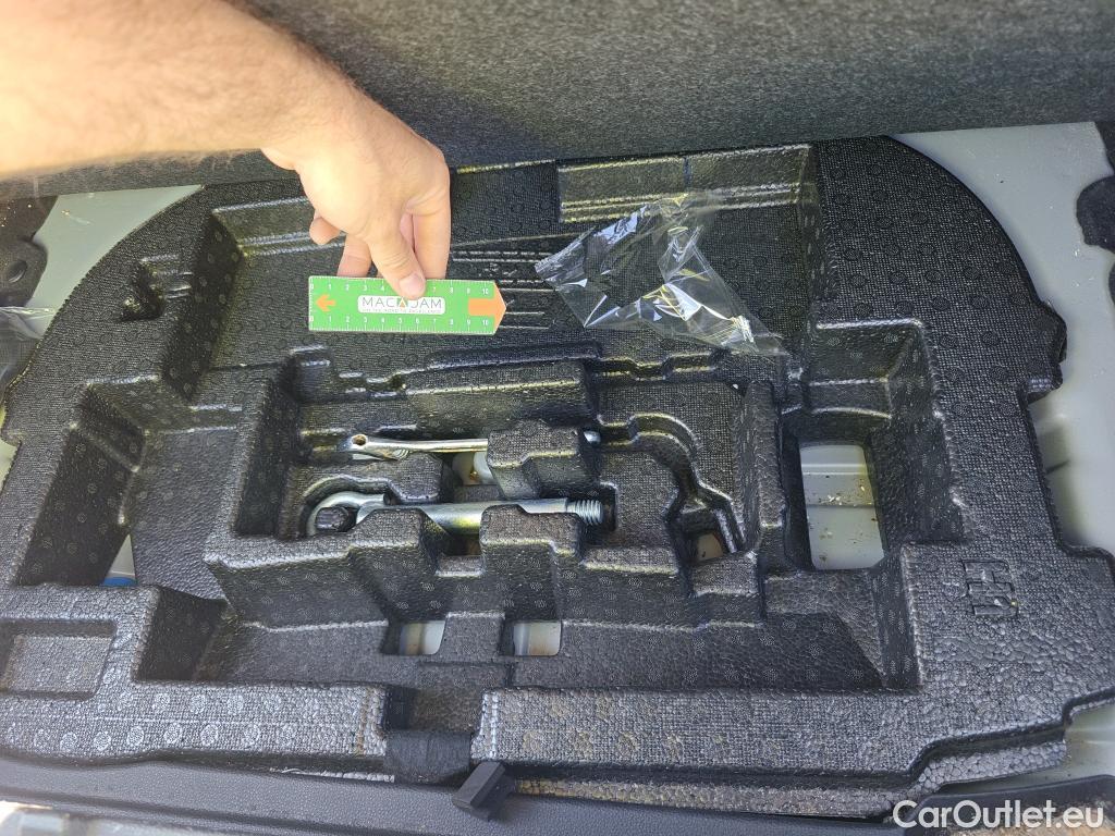  Toyota  Corolla TOYOTA  1.8 125H ACTIVE TECH E-CVT #19