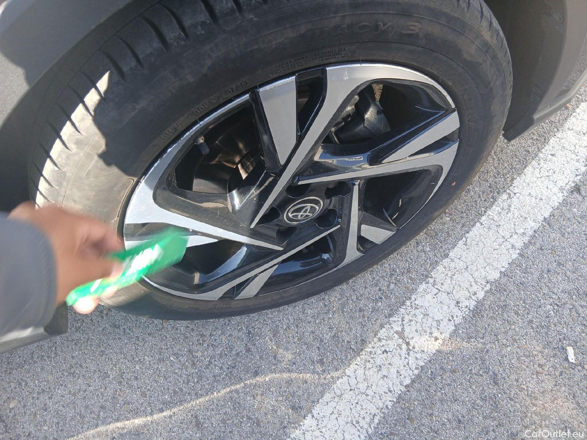  Toyota  C-HR TOYOTA  / 2019 / 5P / todoterreno 1.8 125H Advance #38